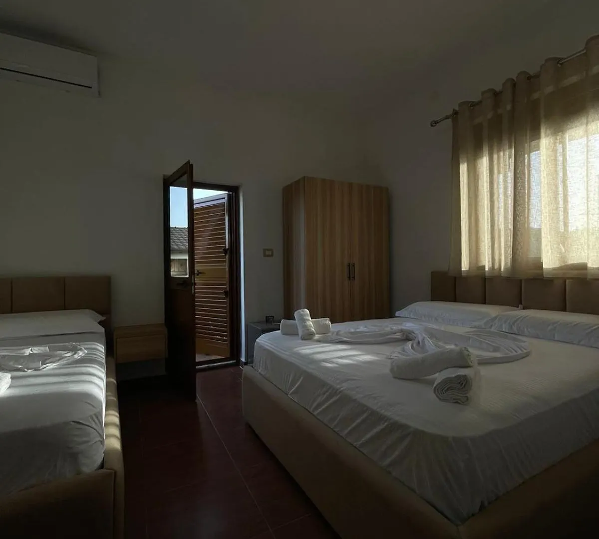 Prela'S Rooms Shkoder 0*,